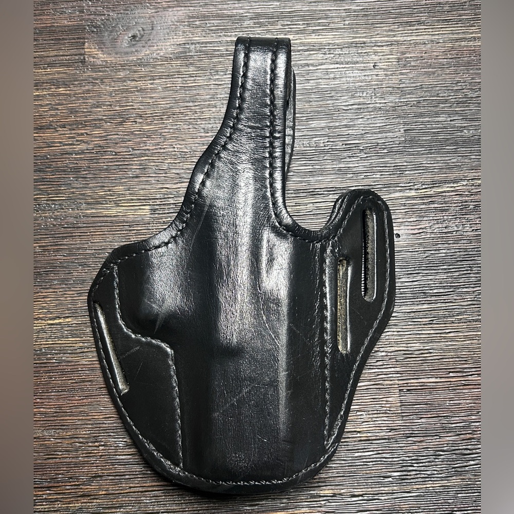 Gould and Goodrich Leather Holster Glock 17
